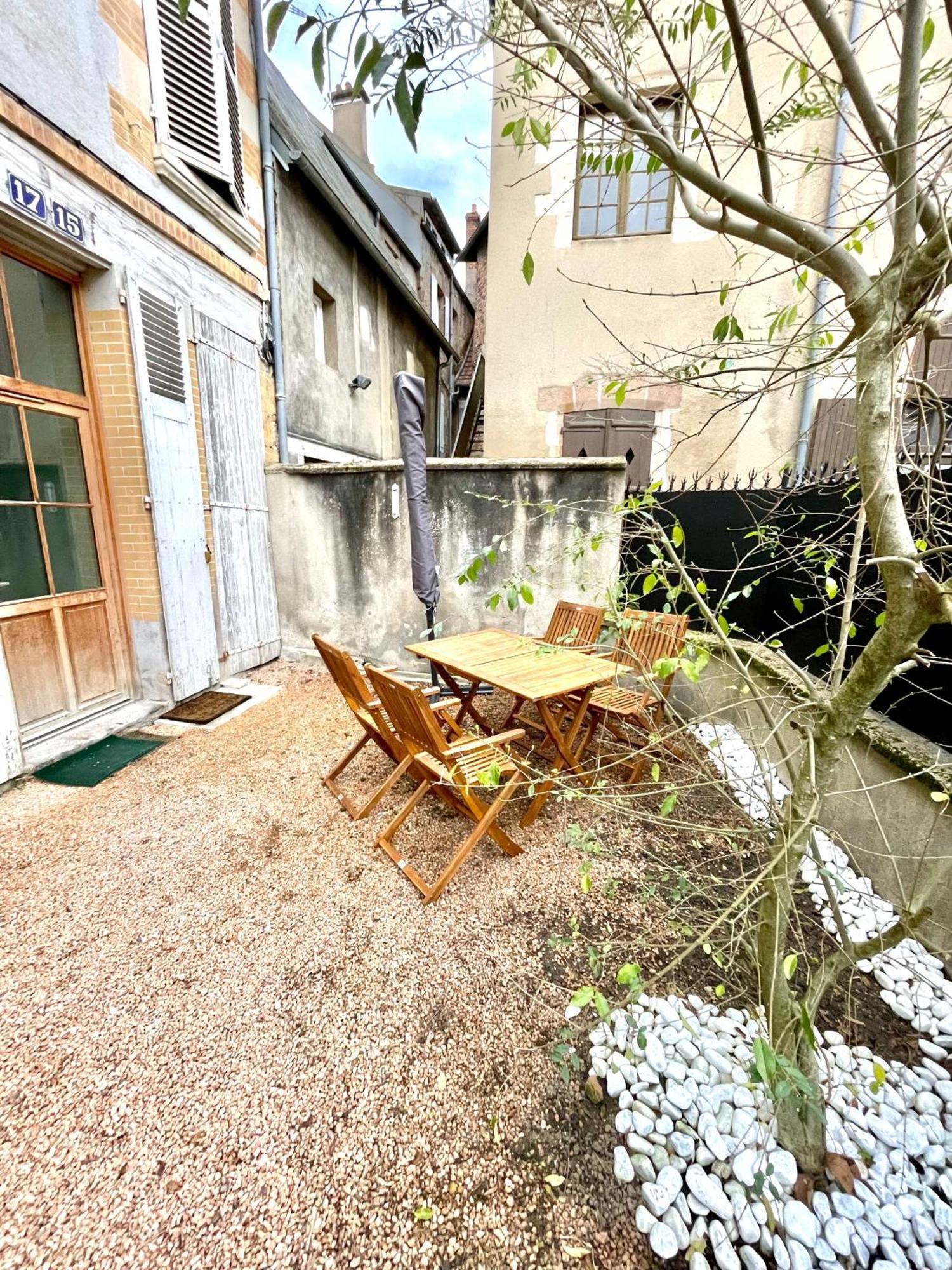 La Maison Des Cours - Wifi - Centre Ville Moulins  Extérieur photo